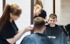 Франшиза Стрижка За Стрижкой: Позитивная парикмахерская с высокими стандартами качества и низкими ценами