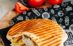 Оригинальная закуска – луковые кольца в панировке.
